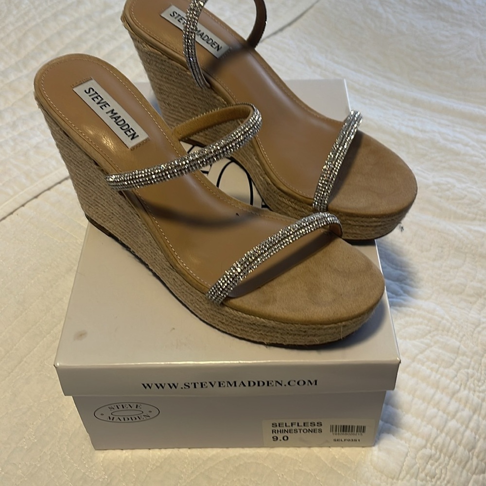 New in box - Steve Madden - sparkling wedge- - Picture 4 of 9